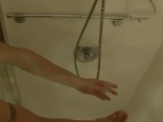 Amateur tw-nks fuck under the shower