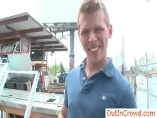 Construction worker gets sucked in publik by outincrowd
